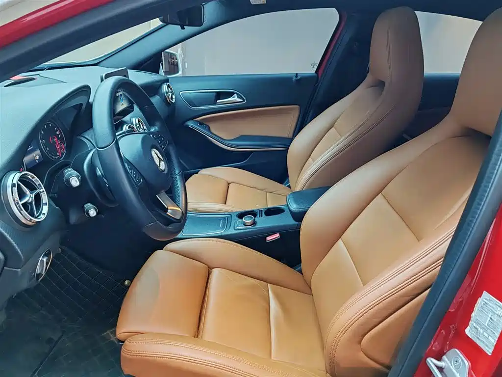 Mercedes-Benz A-Class 2018 — фото 10