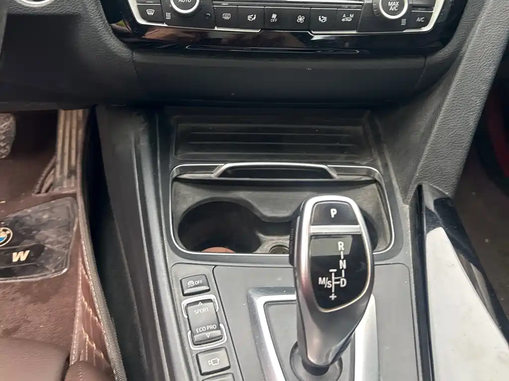 BMW 3 Series 2019 — фото 12