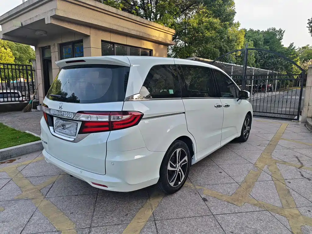 Honda Odyssey 2017 — фото 13