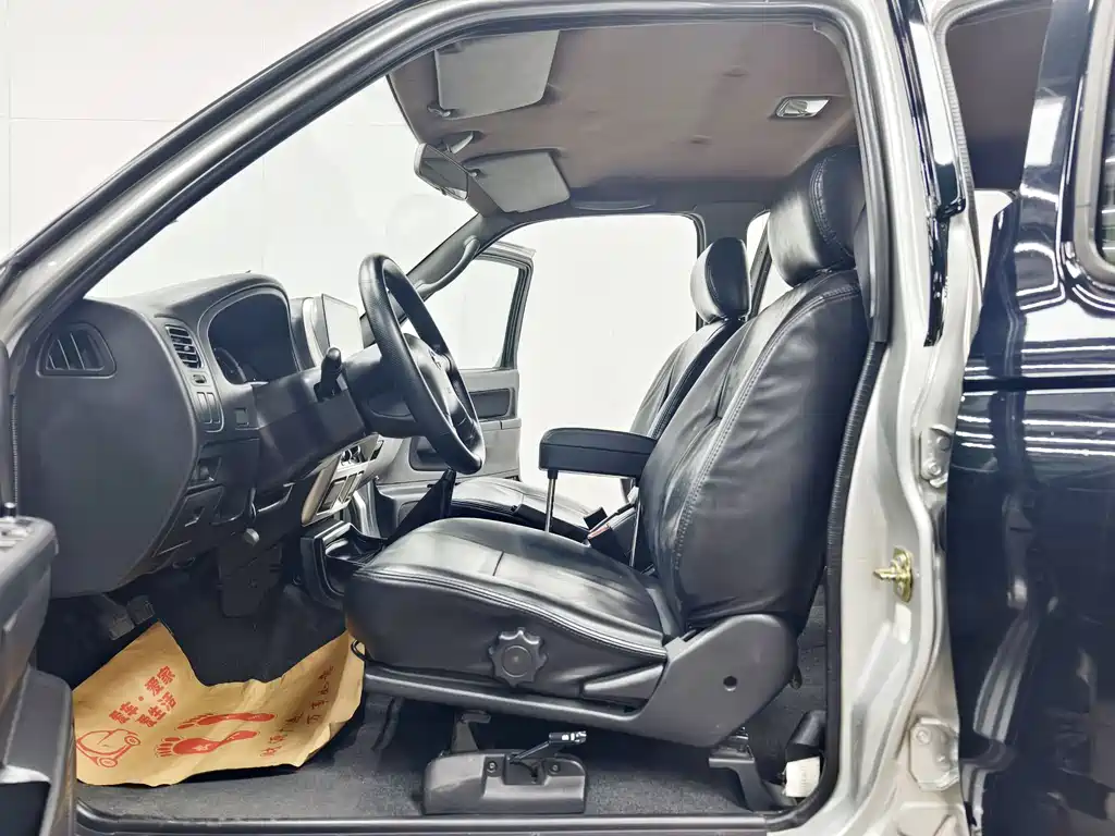 Nissan Paladin 2012 — фото 10