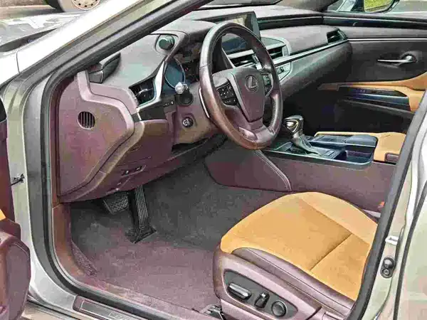 Lexus ES 2019
