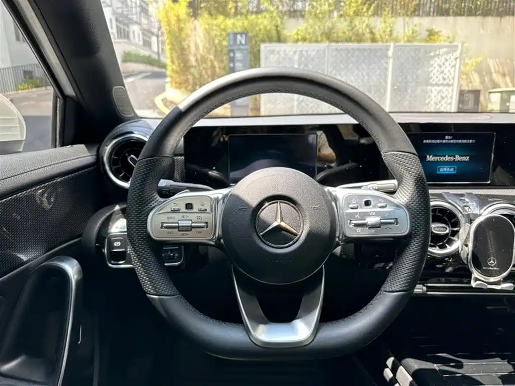 Mercedes-Benz A-Class 2019 — фото 10