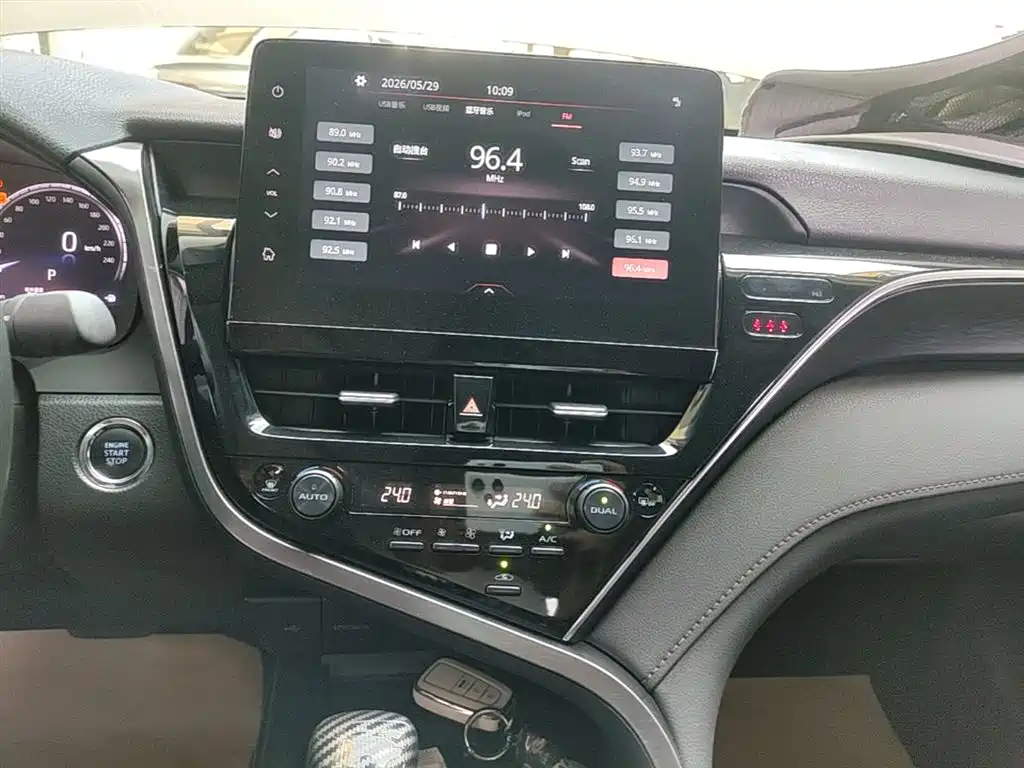 Toyota Camry 2022 — фото 13