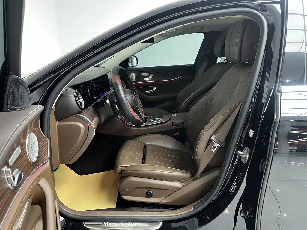 Mercedes-Benz E-Class 2022 — фото 18