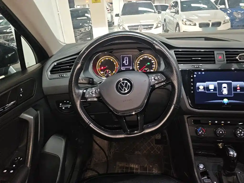 Volkswagen Tiguan L 2021 — фото 11
