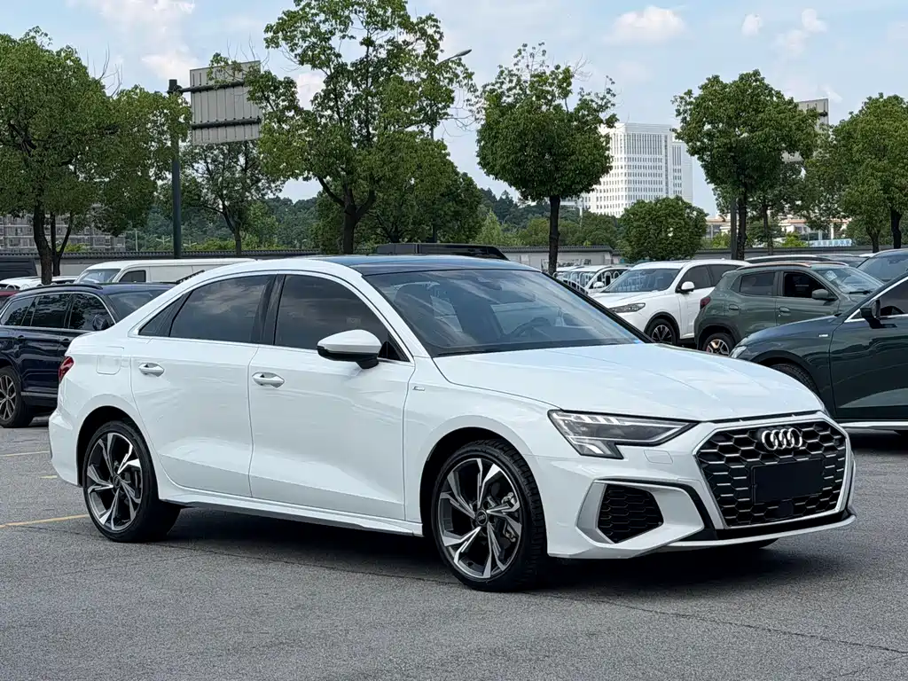 Audi A3 2023 — фото 2