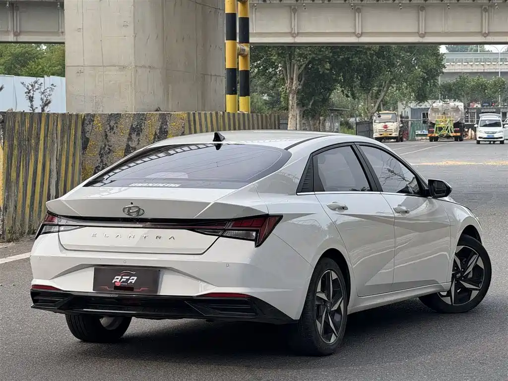 Hyundai Elantra 2022 — фото 9
