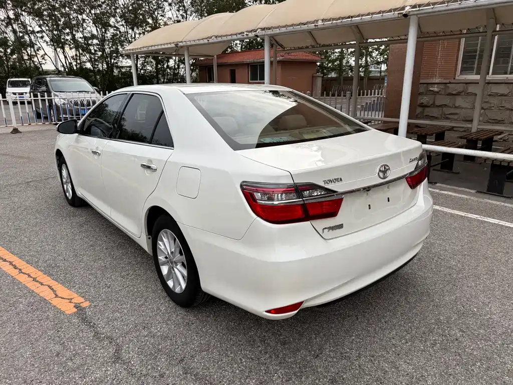 Toyota Camry 2015 — фото 9