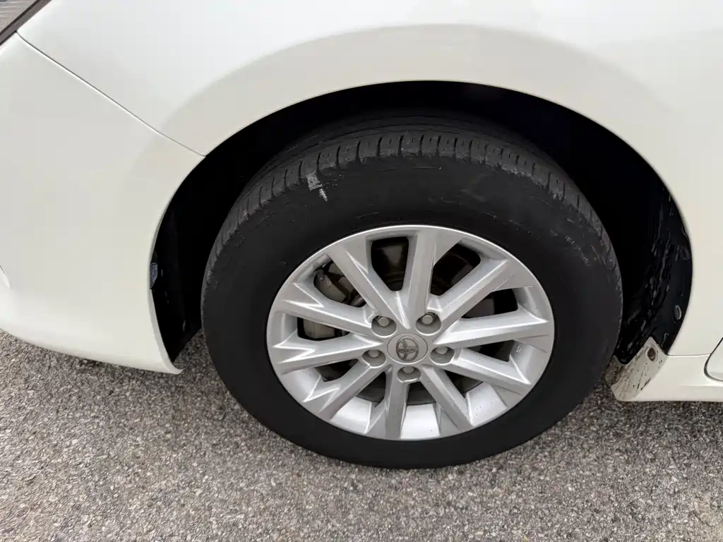 Toyota Camry 2015 — фото 20