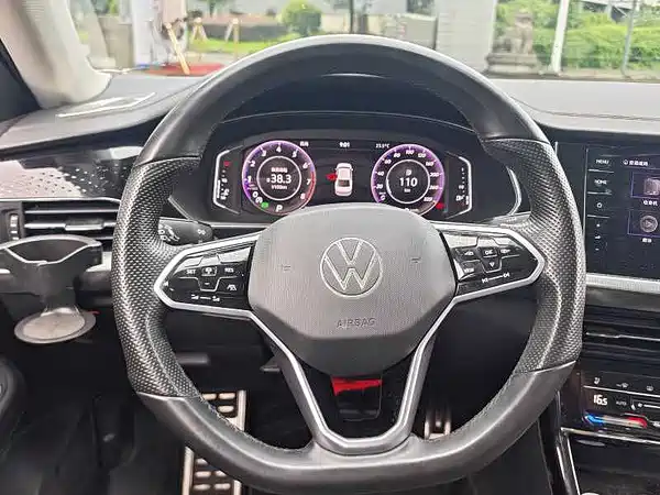 Volkswagen Passat 2022