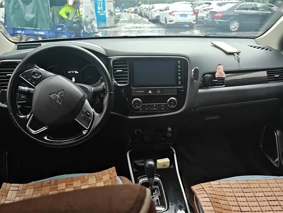 Mitsubishi Outlander 2020 — фото 12