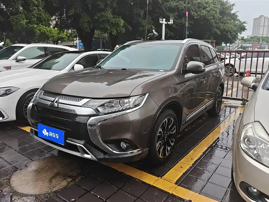 Mitsubishi Outlander 2020