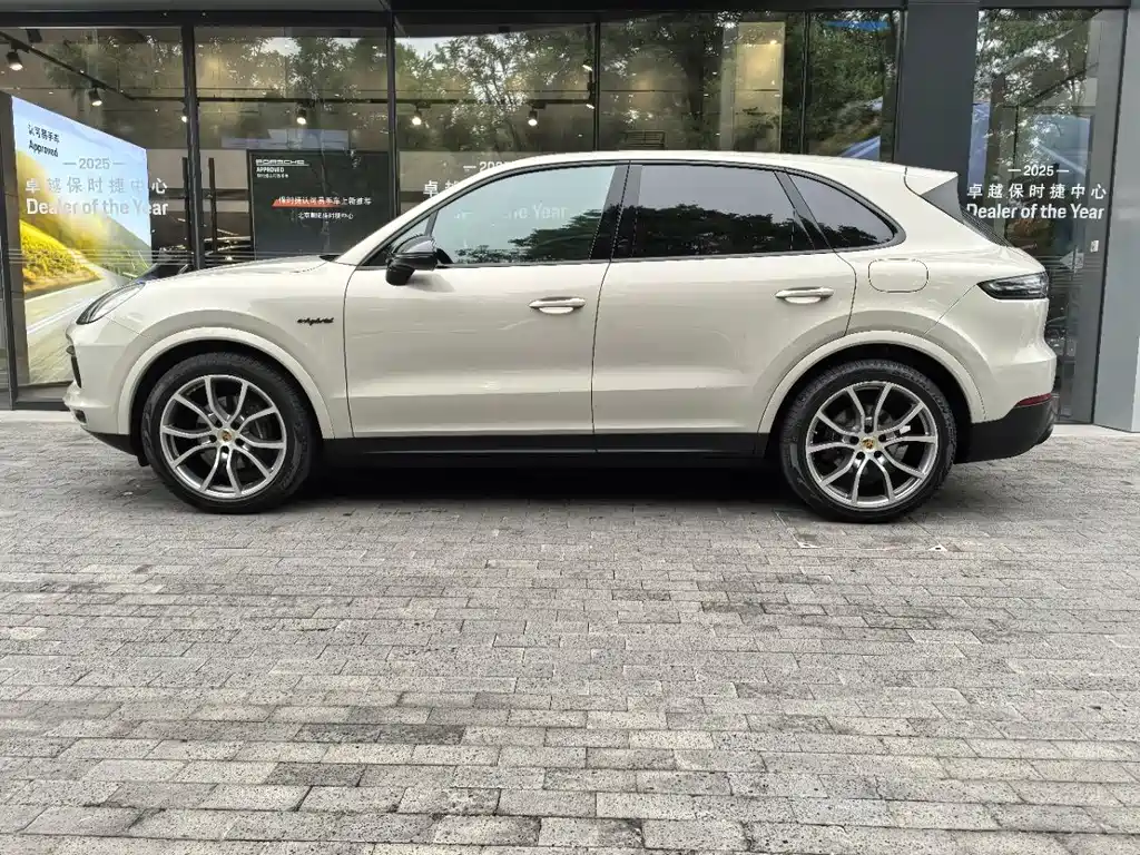 Porsche Cayenne Hybrid 2022 — фото 6