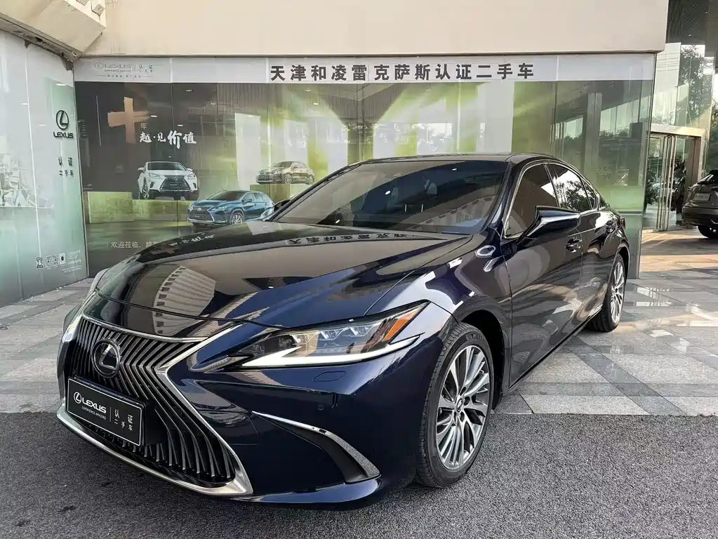 Lexus ES 2020 — фото 1