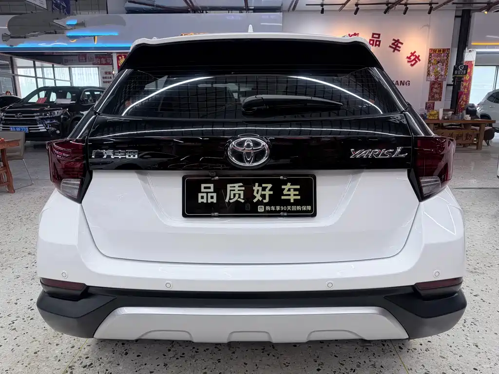 Toyota Yaris L 2022 — фото 5