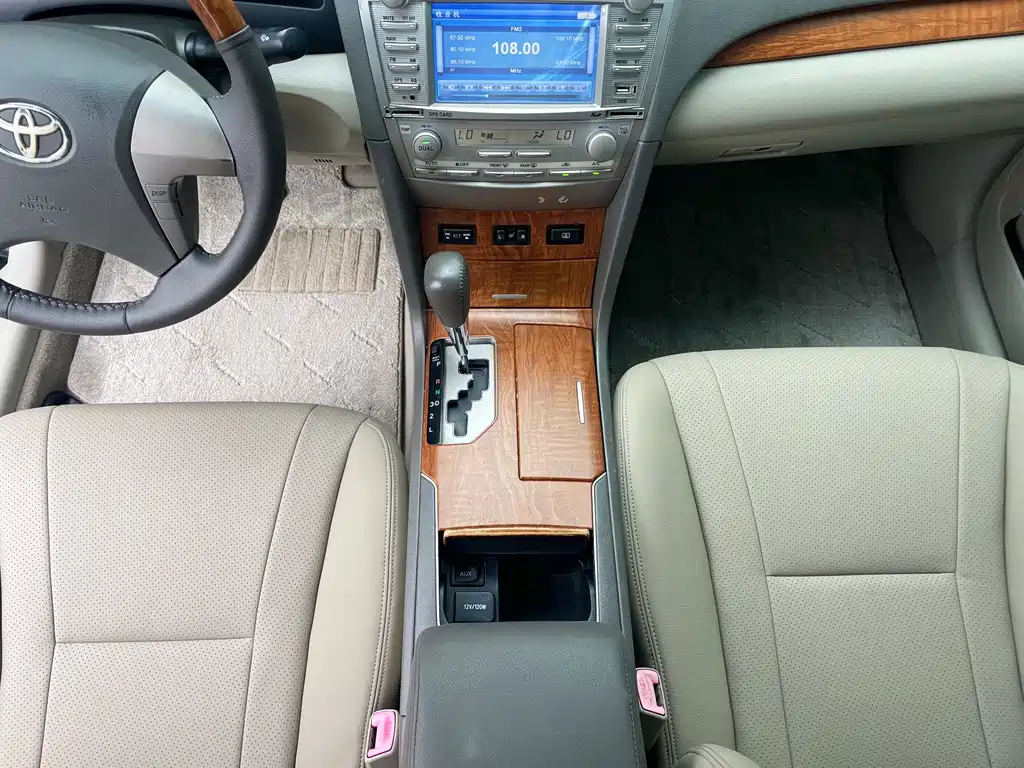 Toyota Camry 2010 — фото 21