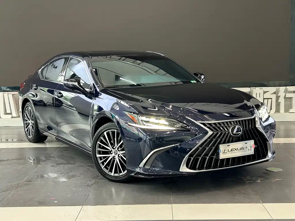 Lexus ES 2024