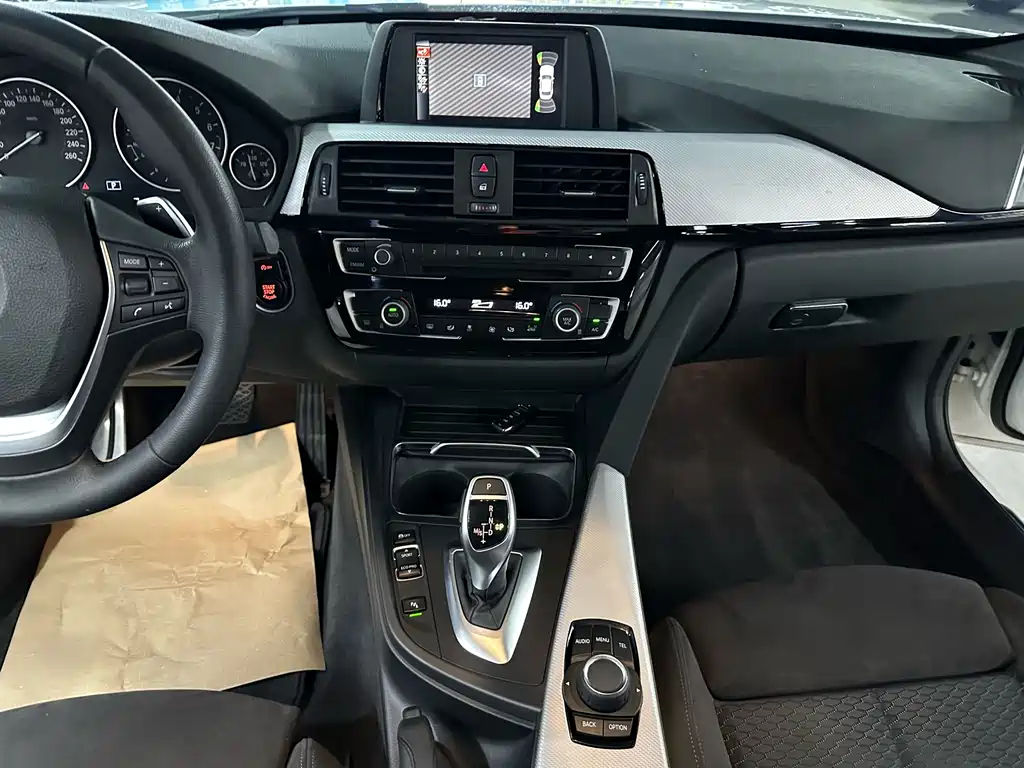 BMW 3 Series 2017 — фото 14
