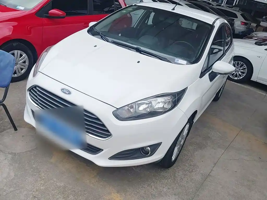 Ford Fiesta 2015 — фото 2