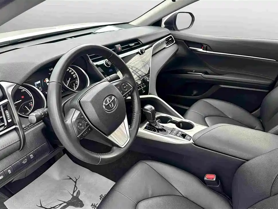 Toyota Camry 2020 — фото 6
