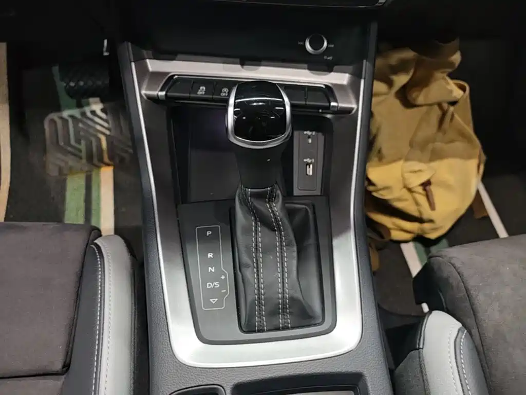 Audi Q3 2020 — фото 14