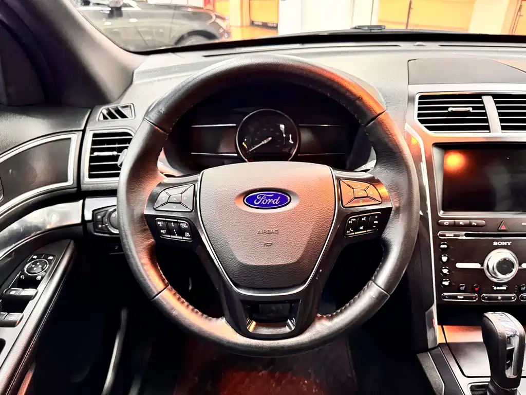 Ford Explorer 2018 — фото 9