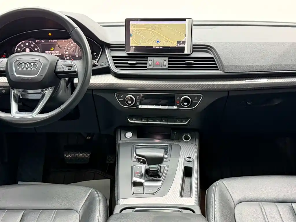 Audi Q5L 2020 — фото 20