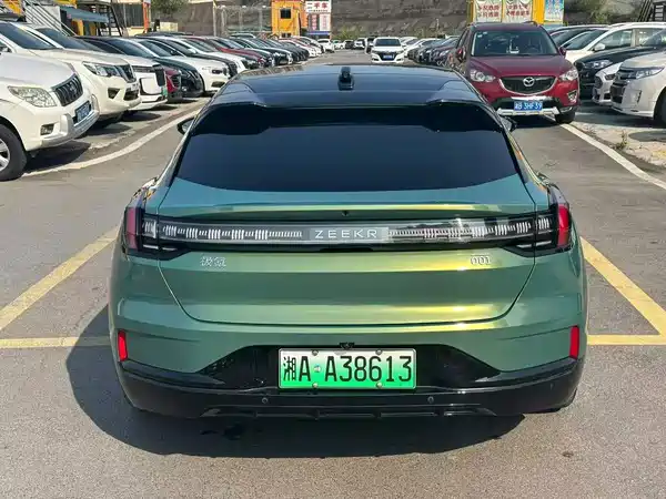 Zeekr 001 2024