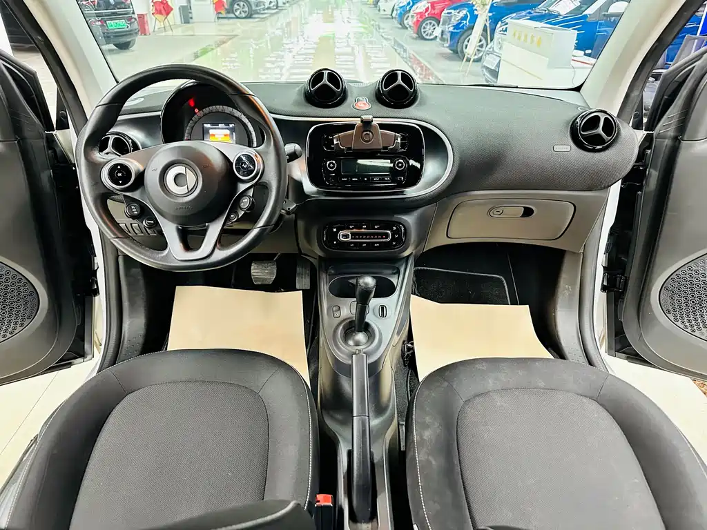 smart Fortwo 2018 — фото 18