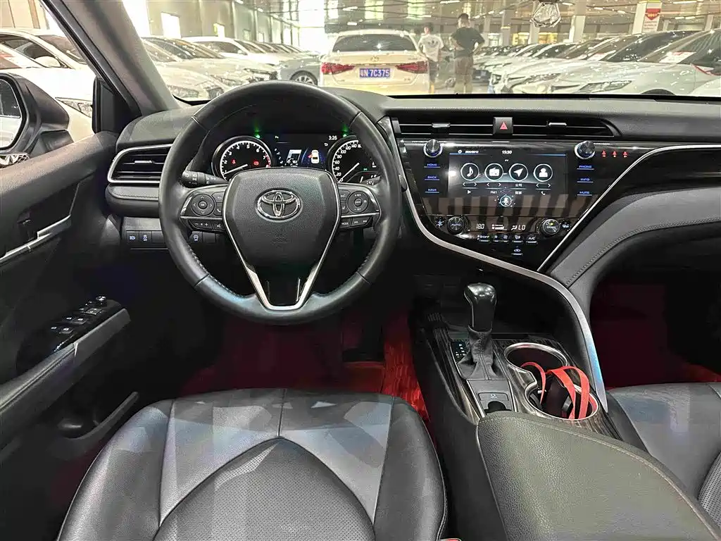 Toyota Camry 2020 — фото 6