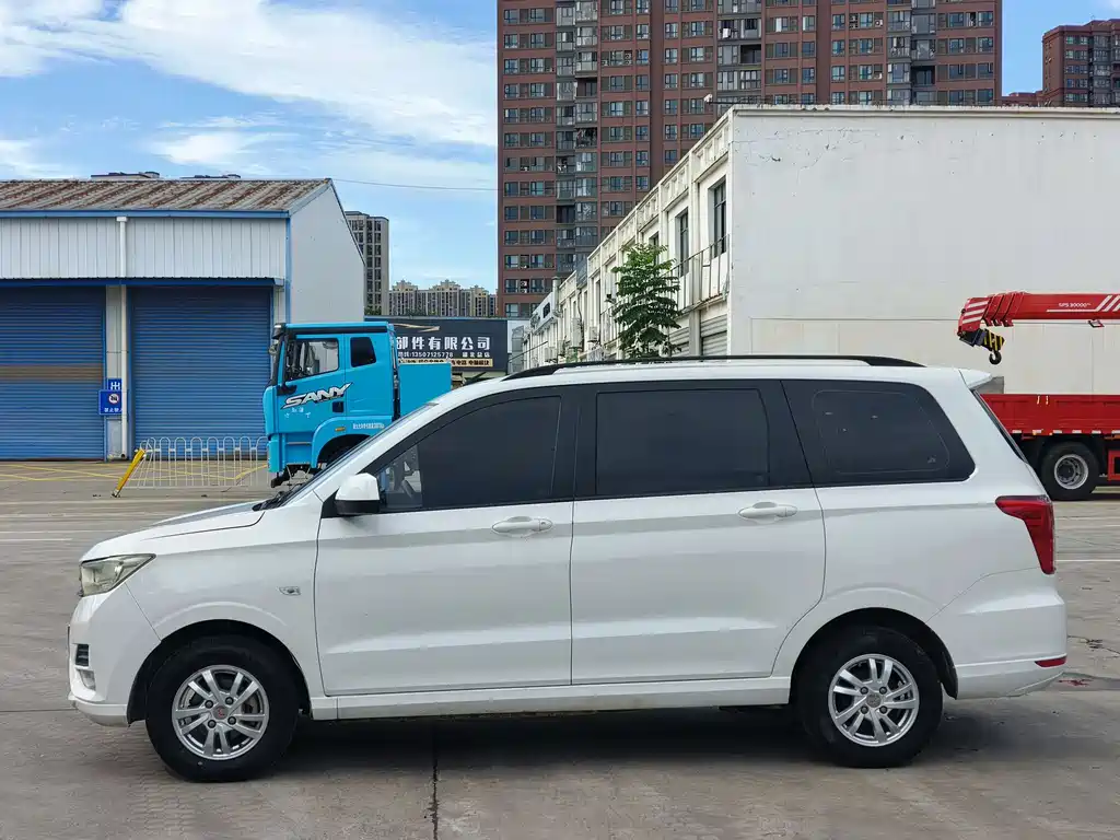 Wuling Hongguang 2018