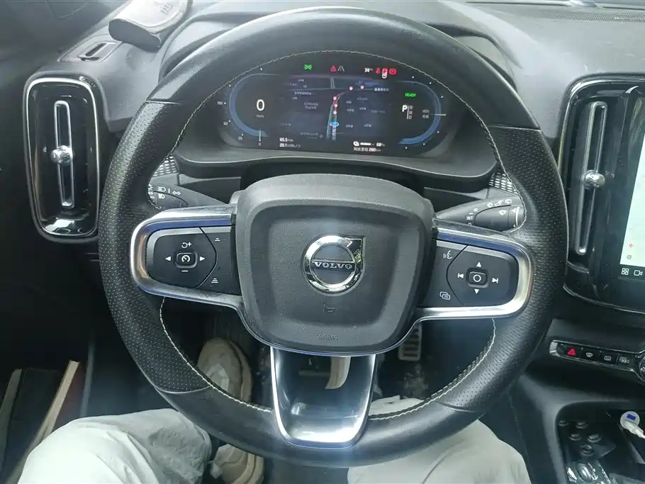 Volvo XC40 NEV 2021 — фото 15
