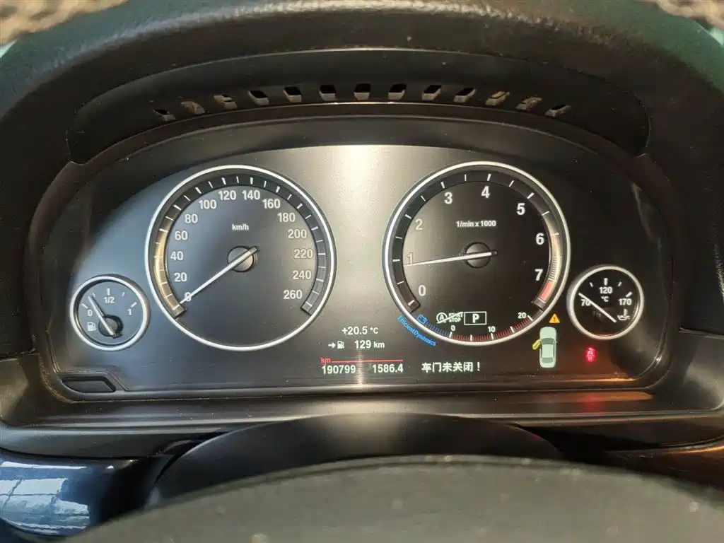 BMW 5 Series 2015 — фото 9