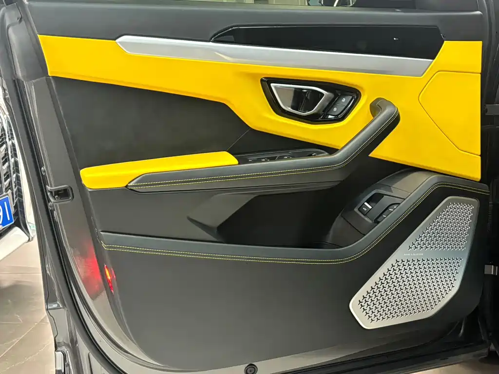 Lamborghini Urus 2023 — фото 10