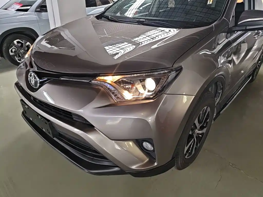 Toyota RAV4 2019 — фото 24