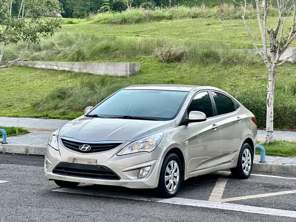 Hyundai Accent 2012