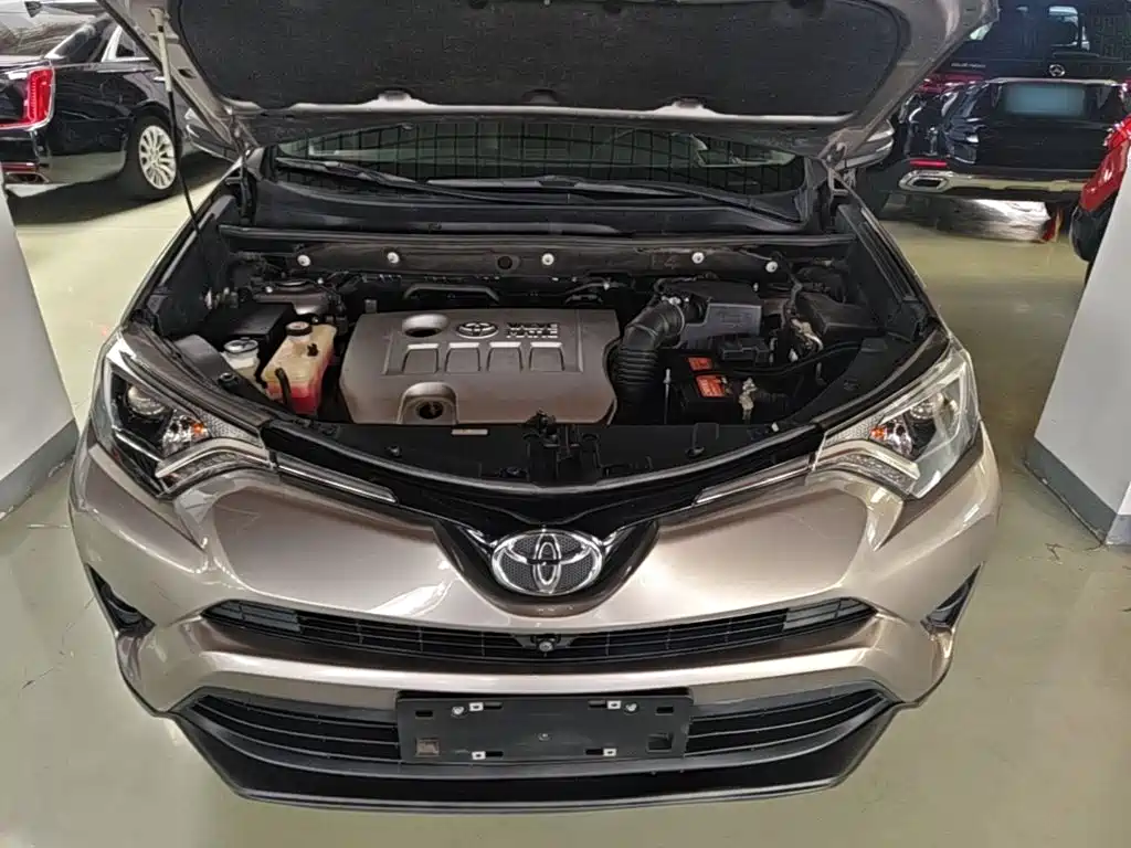 Toyota RAV4 2019 — фото 20
