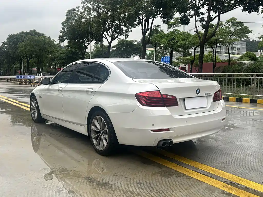 BMW 5 Series 2015 — фото 7