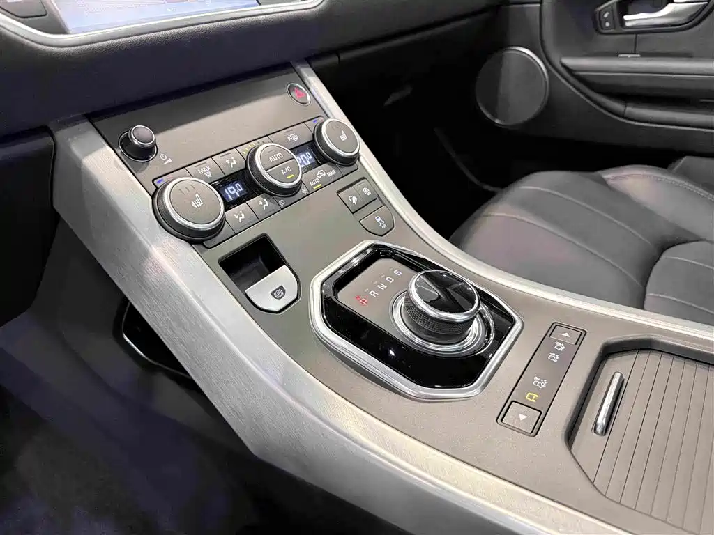 Land Rover Evoque 2018 — фото 20