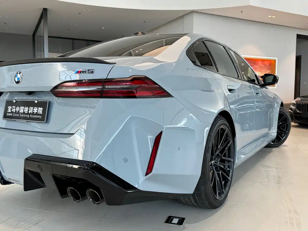 BMW M5 New Energy — фото 11