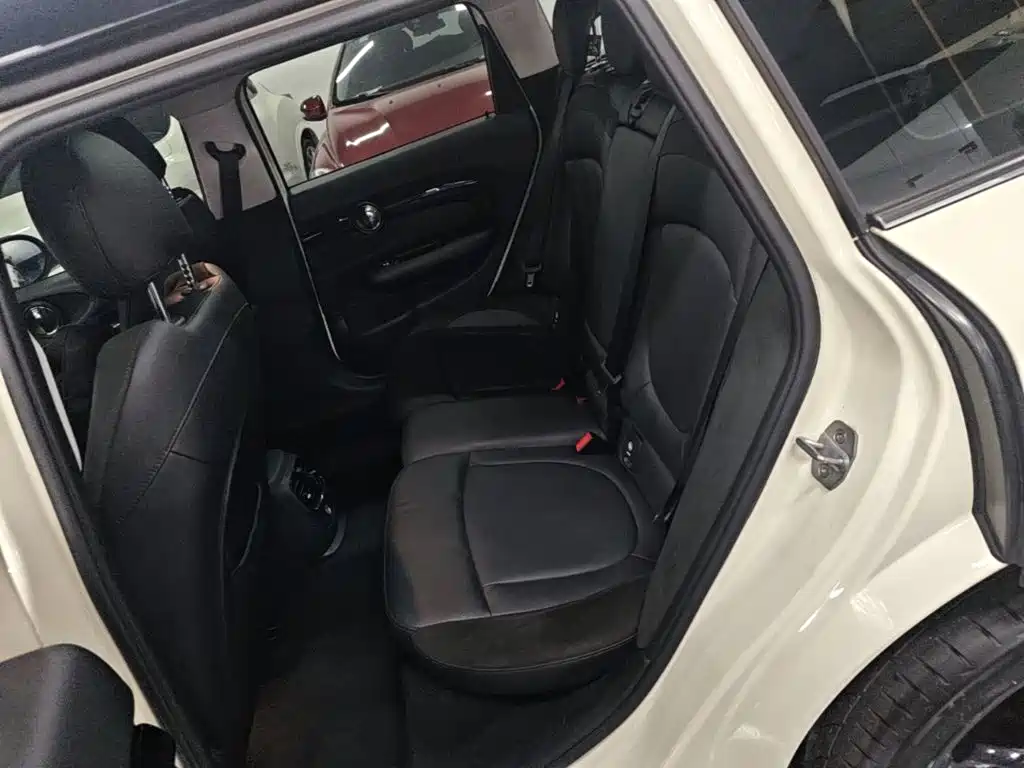 MINI Clubman 2019 — фото 17