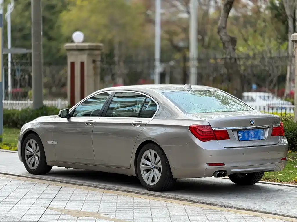 BMW 7 Series 2011 — фото 6