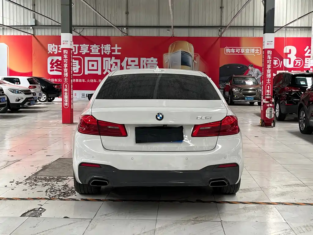 BMW 5 Series 2018 — фото 15