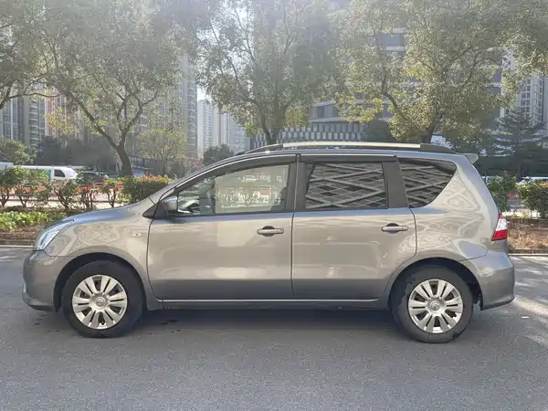 Nissan Livina 2013