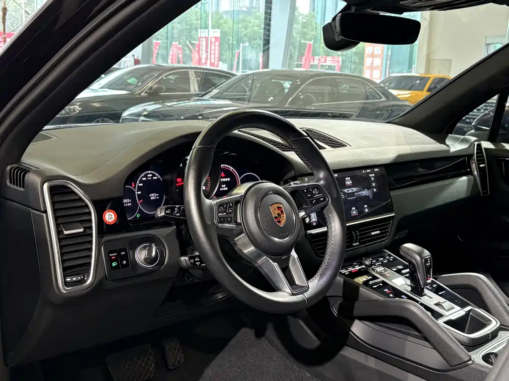 Porsche Cayenne 2018 — фото 10