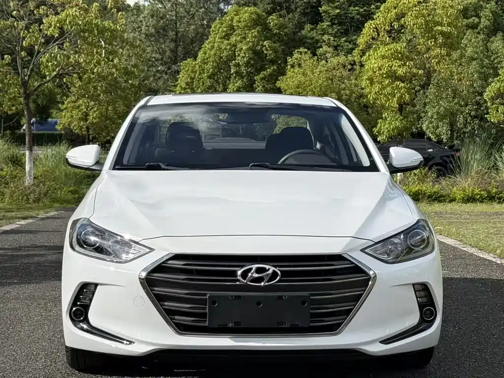 Hyundai Elantra 2017 — фото 2