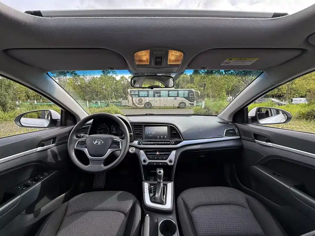 Hyundai Elantra 2017 — фото 4