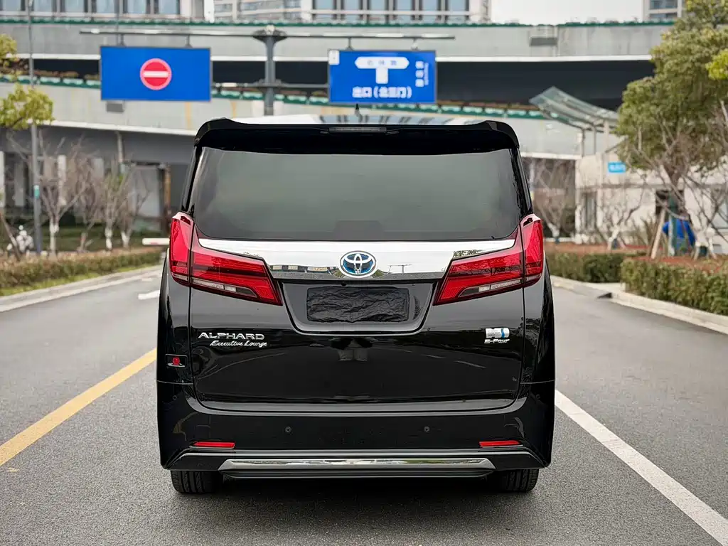 Toyota Alphard 2022 — фото 4