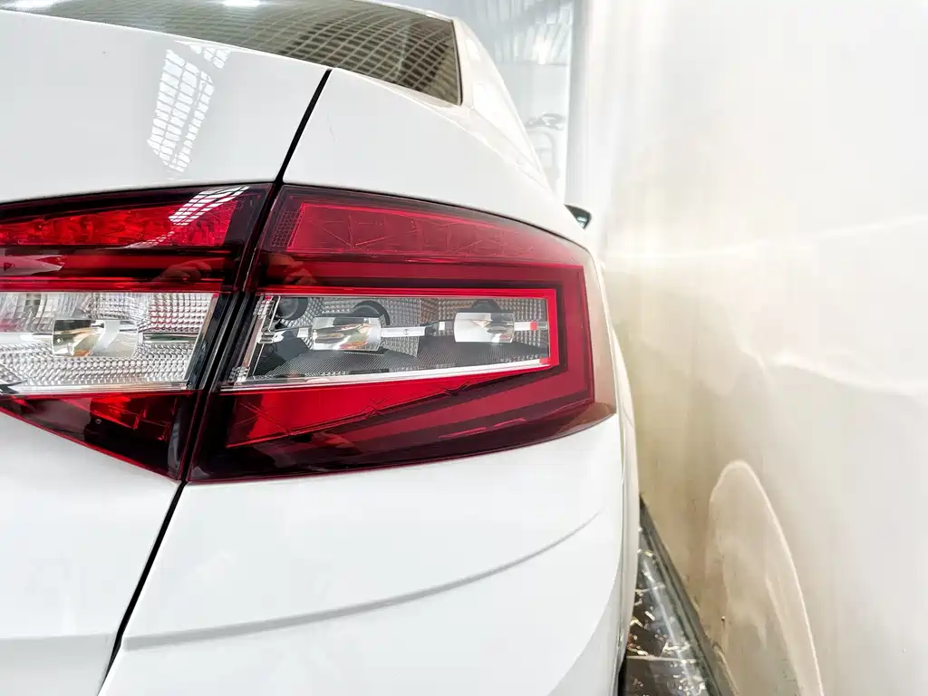 Skoda Octavia 2019 — фото 8