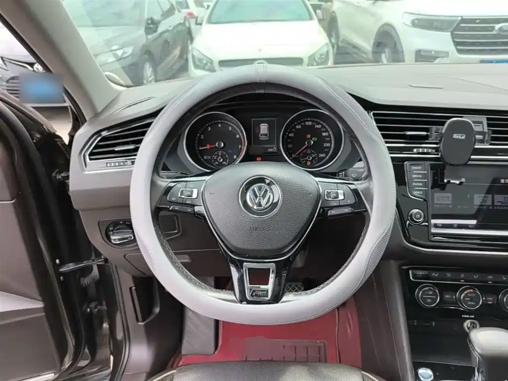 Volkswagen Tiguan L 2017 — фото 11